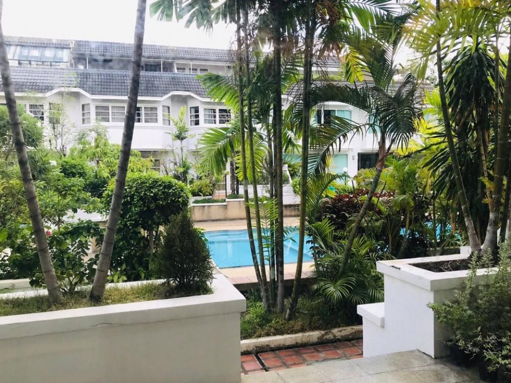 Townhouse in Thonglor 25 24.6sq wah 3bed 5bath 3parking Am: 0656199198