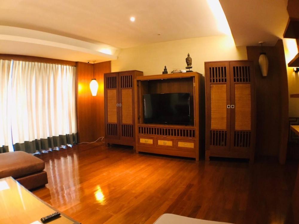 Townhouse in Thonglor 25 24.6sq wah 3bed 5bath 3parking Am: 0656199198