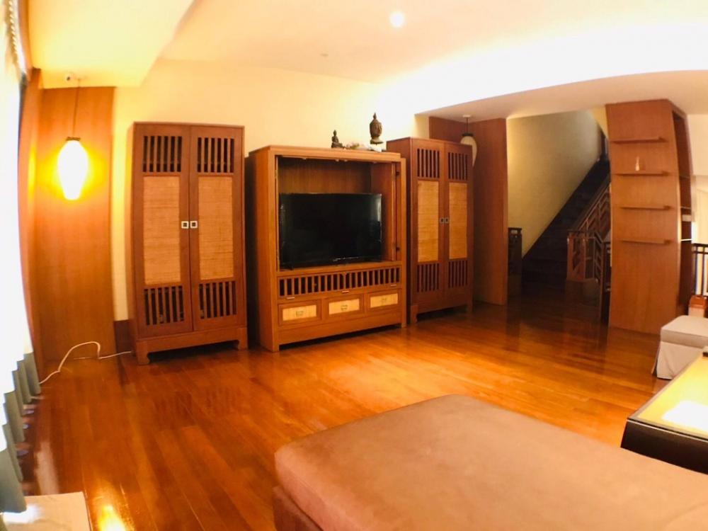 Townhouse in Thonglor 25 24.6sq wah 3bed 5bath 3parking Am: 0656199198