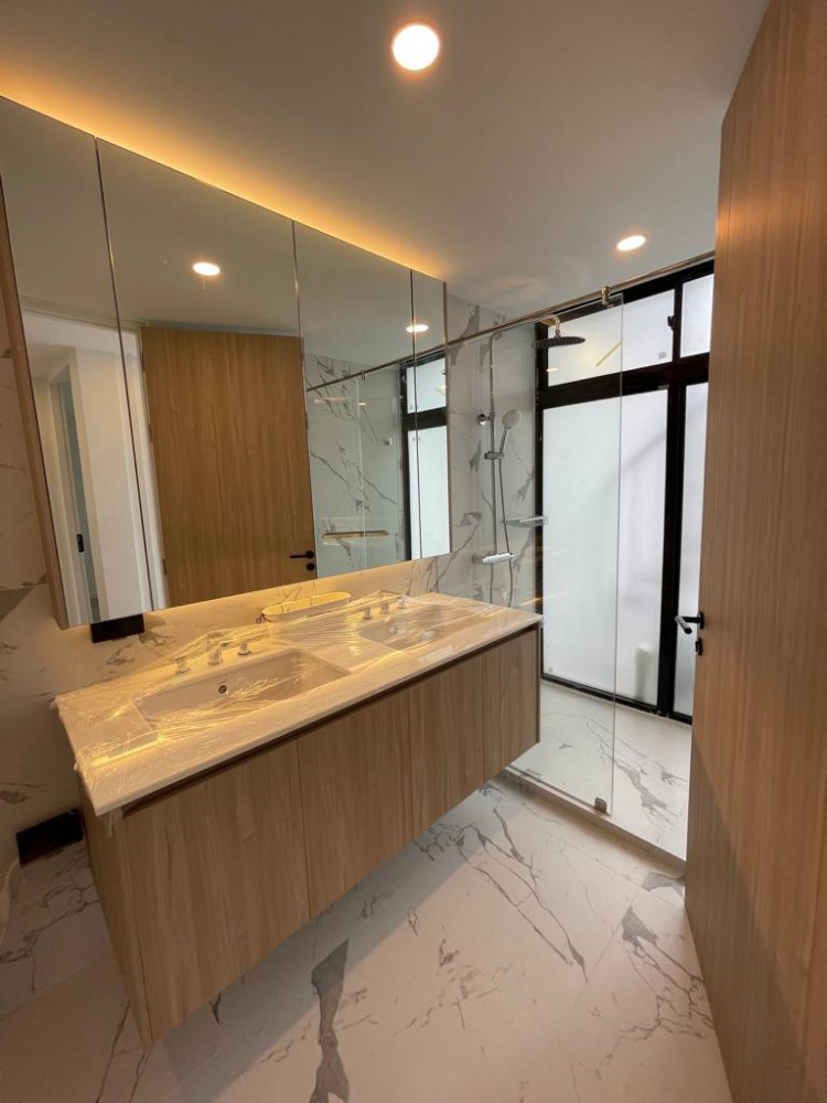 Newly Renovated Townhouse Sukhumvit 39: 33sqwah 37,000,000 Am: 0656199198