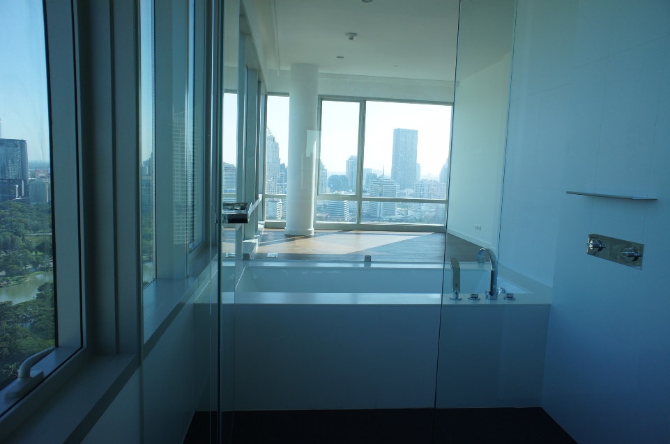 185 Rajadamri 3bed 3bath 202sqm. 91,000,000 Stunning Lumpini view Am: 0656199198