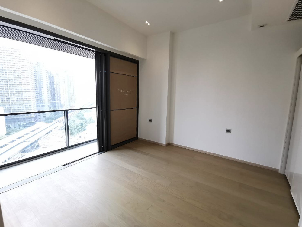 The Strand Thonglor 2bed 2bath 90.6sqm. 31,800,000 Am: 0656199198