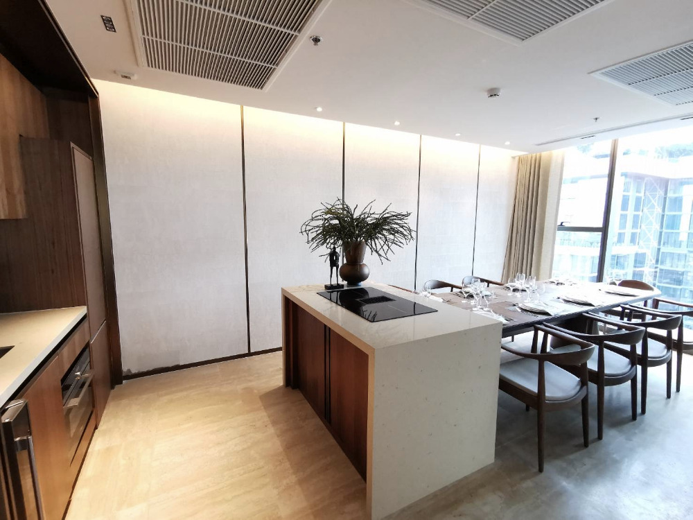 The Strand Thonglor 2bed 2bath 90.6sqm. 31,800,000 Am: 0656199198