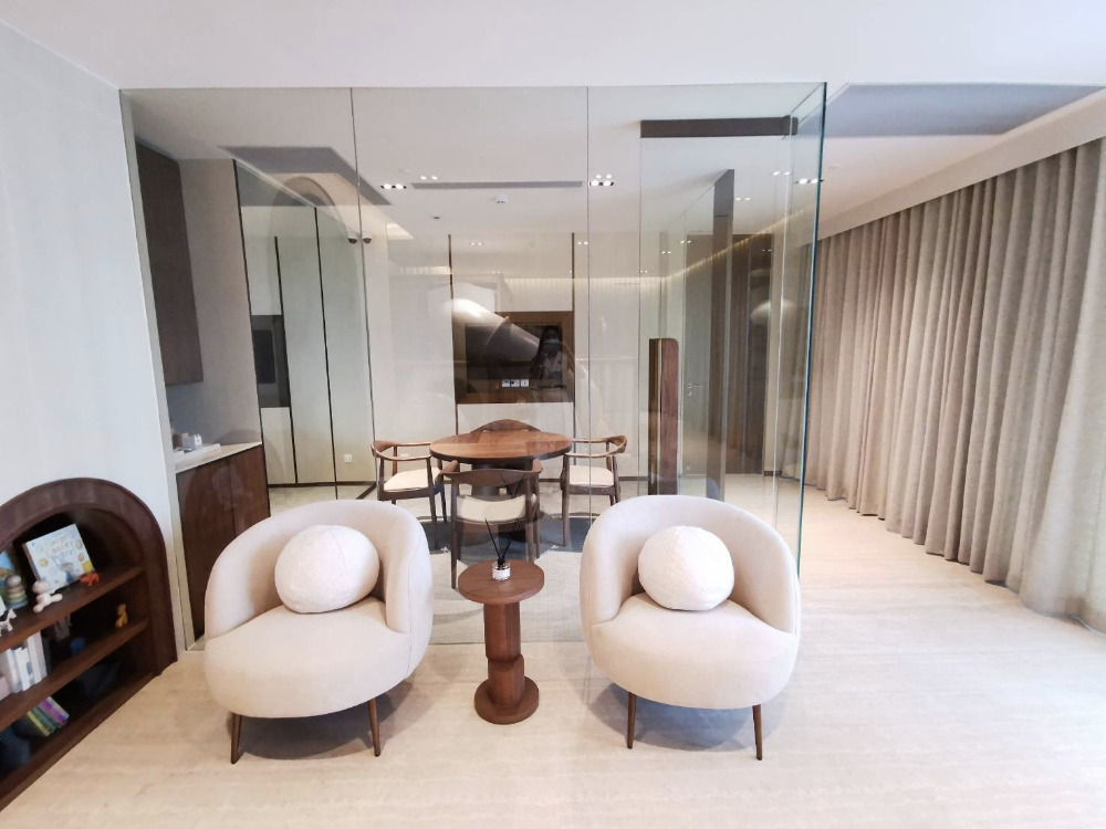 The Strand Thonglor 2bed 2bath 90.6sqm. 31,800,000 Am: 0656199198