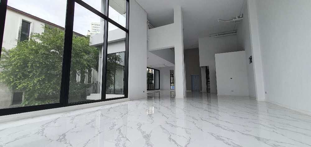 House Sukhumvit 49 110sqwah 930sqm. with pool & lift 120,000,000 Am: 0656199198