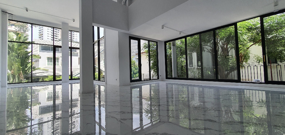 House Sukhumvit 49 110sqwah 930sqm. with pool & lift 120,000,000 Am: 0656199198