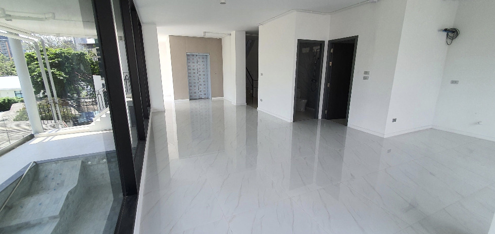 House Sukhumvit 49 110sqwah 930sqm. with pool & lift 120,000,000 Am: 0656199198