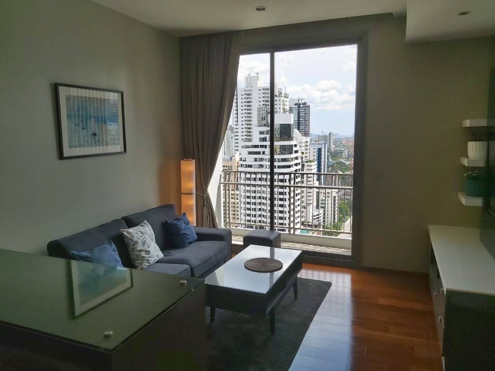 Quattro 1bed 53sqm. 10,500,000 High Fl clear view corner unit Am: 0656199198