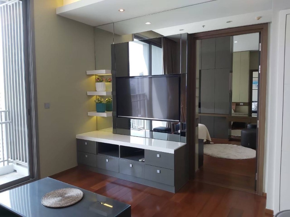 Quattro 1bed 53sqm. 10,500,000 High Fl clear view corner unit Am: 0656199198