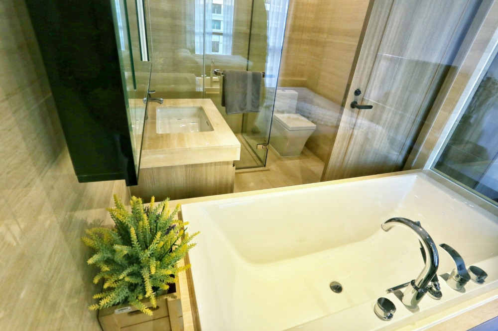 The XXXIX sukhumvit 39 2bed 2bath 81.58sqm. 25,000,000 Am: 0656199198