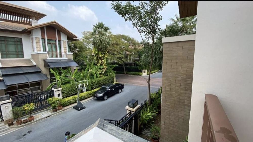 Baan Sansiri Sukhumvit 67 4bed 5bath 110sqwah 490sqm. 122,000,000 Am: 0656199198