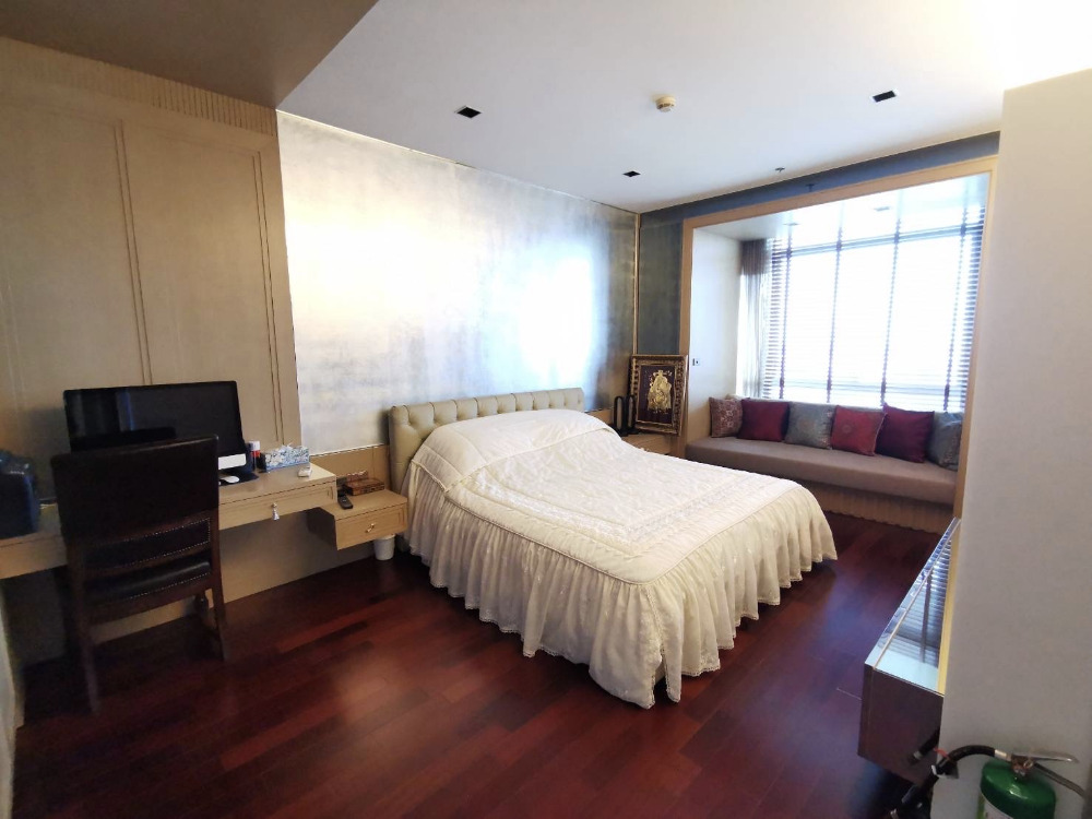 Athenee Residence 2bed 2bath + maid 132.38sqm. 40,000,000 Am: 0656199198