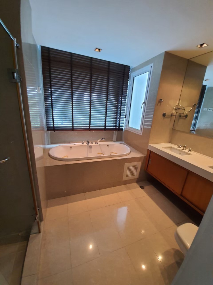 Athenee Residence 3bed 3bath 189sqm. 130,000/mth Am: 0656199198