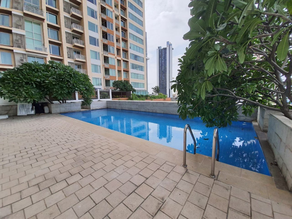 The Empire Place 3bed 3bath 453.55sqm. 180,000/mth Am: 0656199198