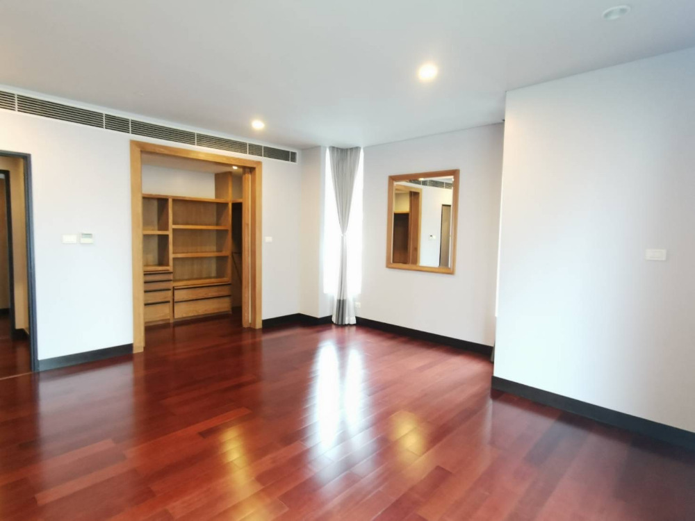 The Park Chidlom 3bed 4bath 258sqm. 140,000/mth Am: 0656199198