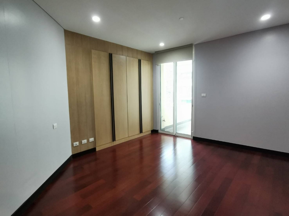 The Park Chidlom 3bed 4bath 258sqm. 140,000/mth Am: 0656199198