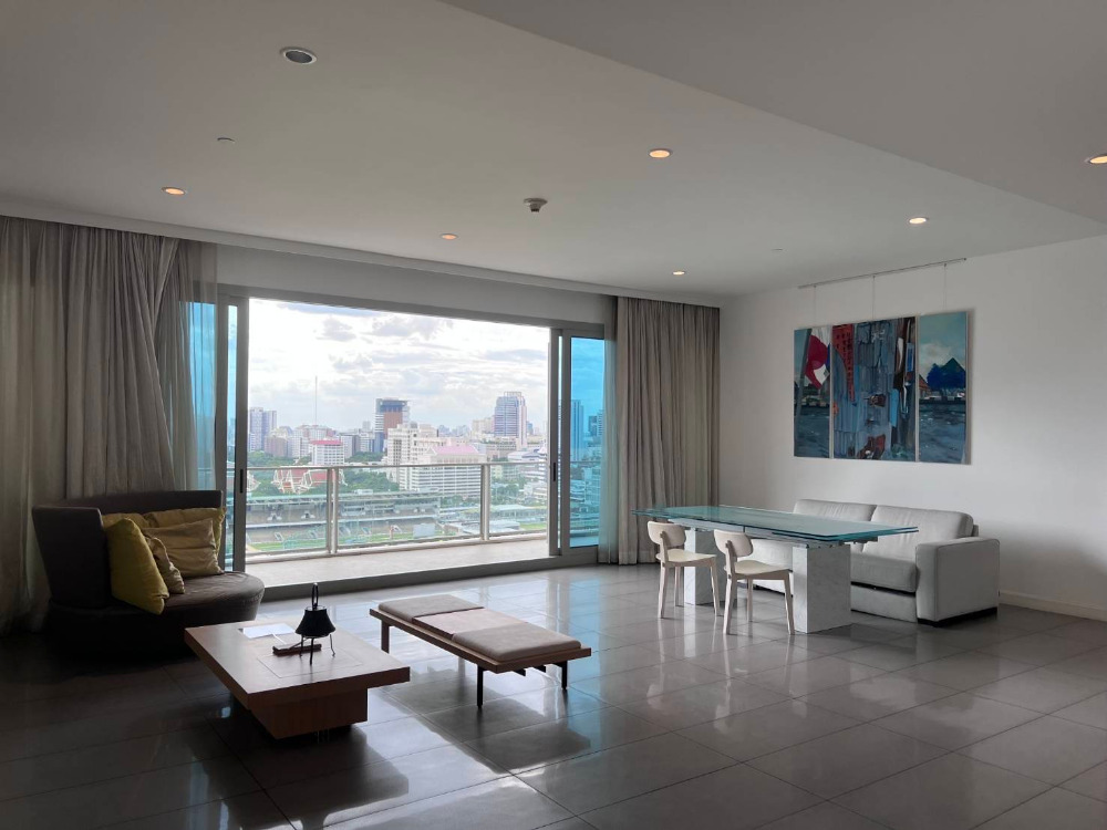 185 Rajadamri 3+1bed 4bath 225sqm. 230,000/mth Am: 0656199198