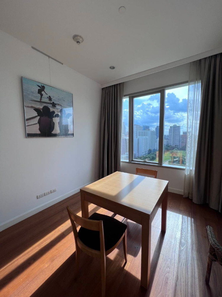 185 Rajadamri 3+1bed 4bath 225sqm. 230,000/mth Am: 0656199198