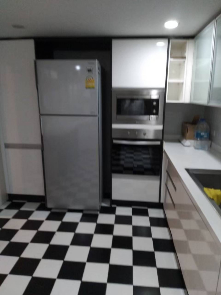 ็House for rent wireless road 6 mins walk to BTS ploenchit 300sqm. 3bed 5bath 300,000/mth Am: 0656199198