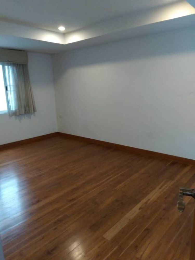 ็House for rent wireless road 6 mins walk to BTS ploenchit 300sqm. 3bed 5bath 300,000/mth Am: 0656199198