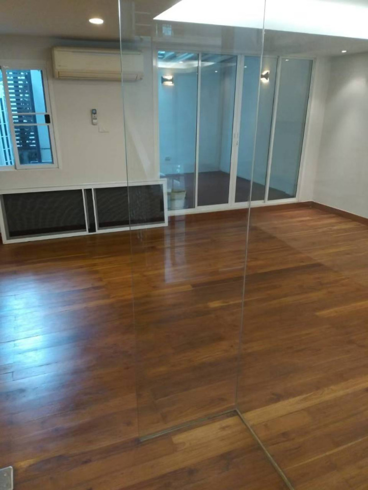 ็House for rent wireless road 6 mins walk to BTS ploenchit 300sqm. 3bed 5bath 300,000/mth Am: 0656199198