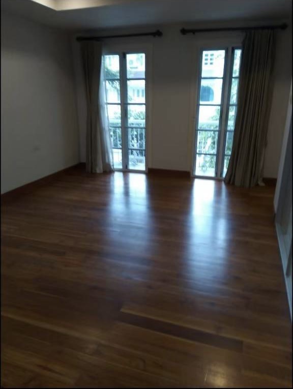 ็House for rent wireless road 6 mins walk to BTS ploenchit 300sqm. 3bed 5bath 300,000/mth Am: 0656199198