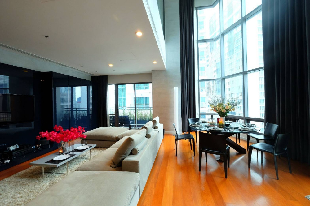 Bright Sukhumvit 24 3bd 3bath 189.39sqm. 33,000,000 Am: 0656199198