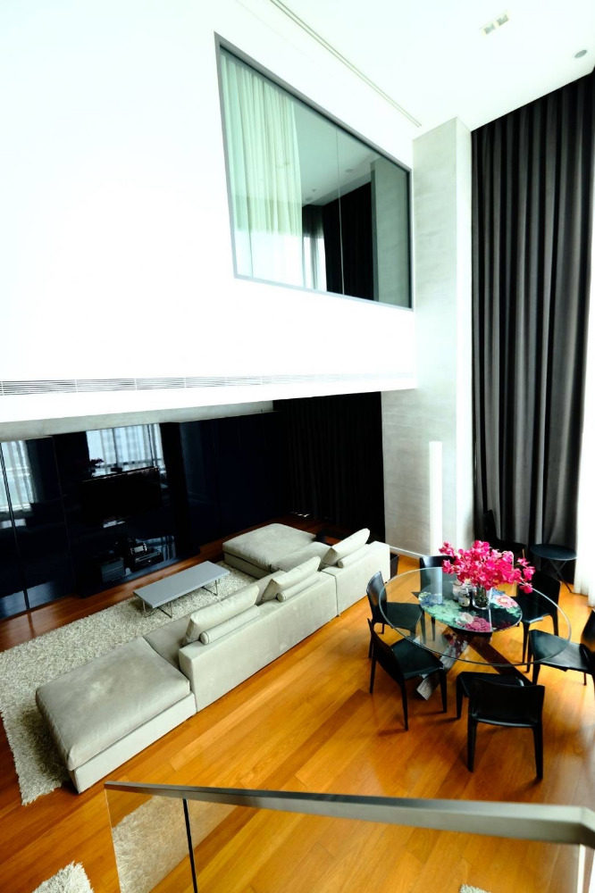 Bright Sukhumvit 24 3bd 3bath 189.39sqm. 33,000,000 Am: 0656199198