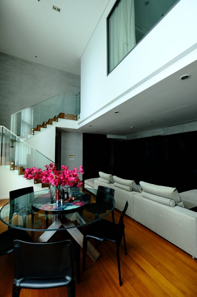 Bright Sukhumvit 24 3bd 3bath 189.39sqm. 33,000,000 Am: 0656199198