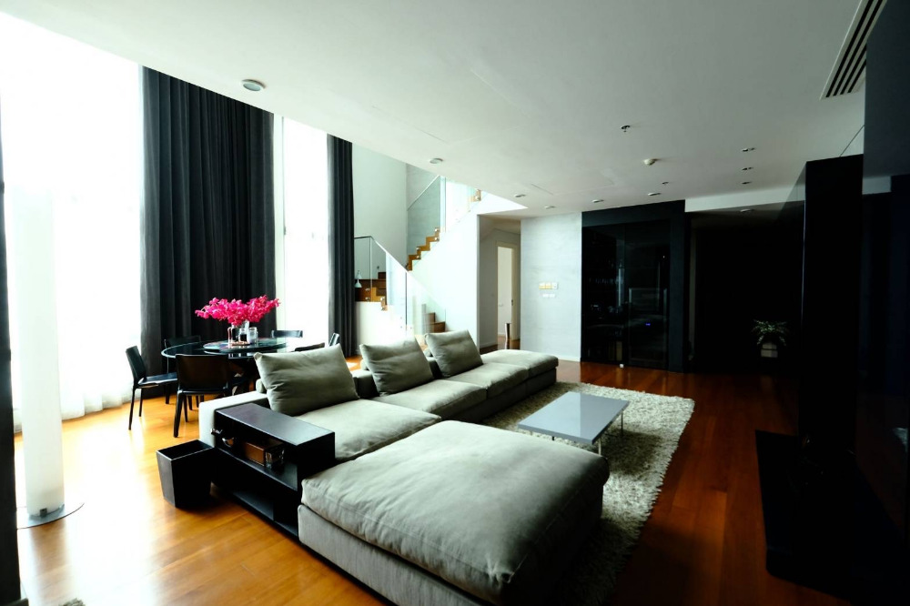 Bright Sukhumvit 24 3bd 3bath 189.39sqm. 33,000,000 Am: 0656199198