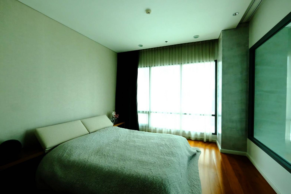 Bright Sukhumvit 24 3bd 3bath 189.39sqm. 33,000,000 Am: 0656199198