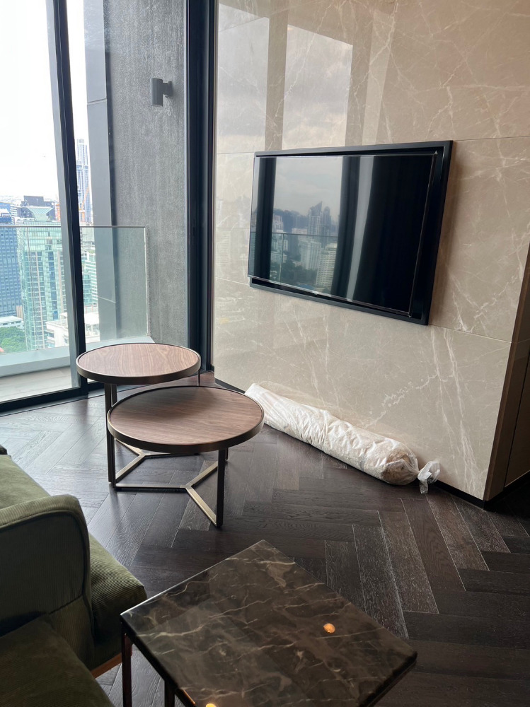 The Esse Sukhumvit 36 2bed 2bath 73sqm. 90,000/mth on 30+ Fl Am: 0656199198