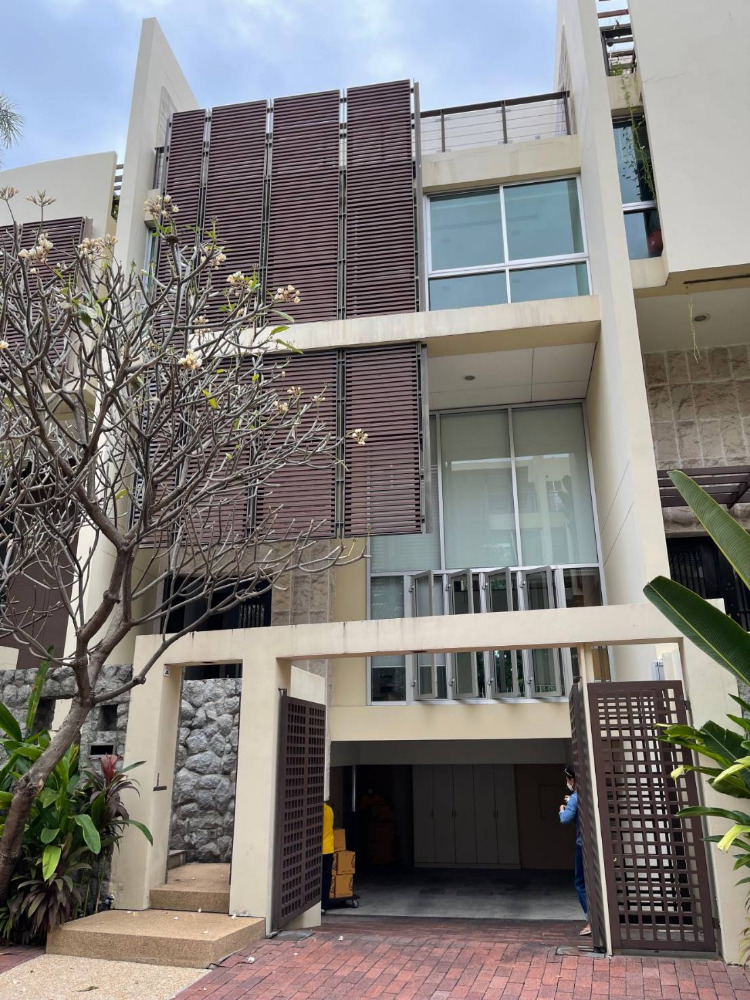 The Lofts Sathorn Sathorn soi 1 320sqm. 3bed 3bath 36,000,000 Am: 0656199198