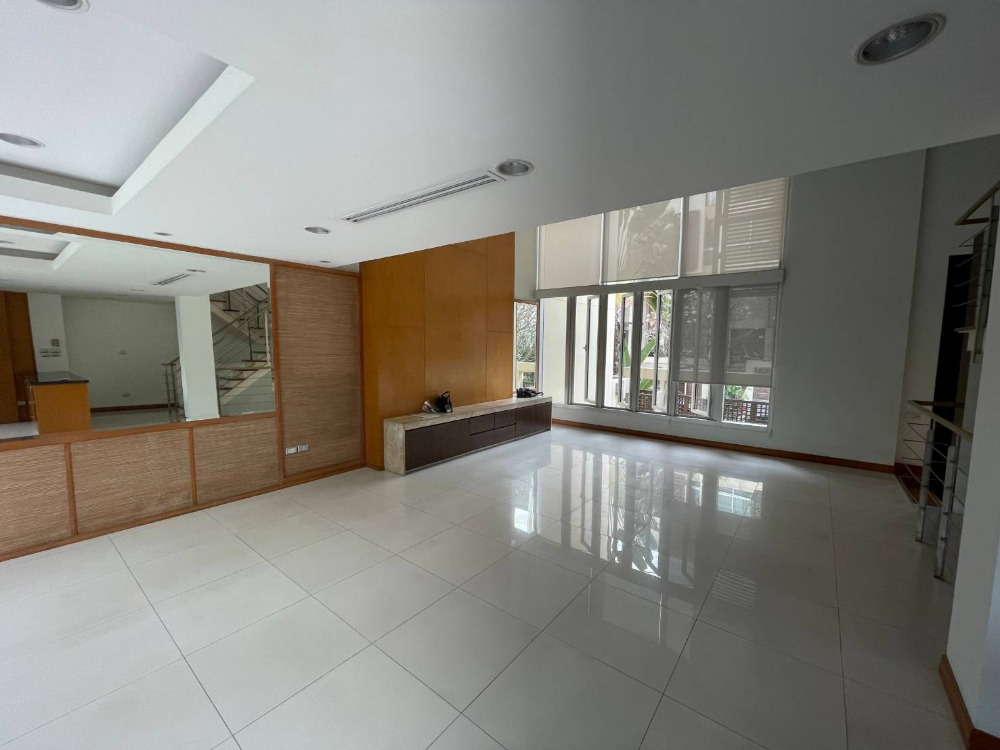 The Lofts Sathorn Sathorn soi 1 320sqm. 3bed 3bath 36,000,000 Am: 0656199198