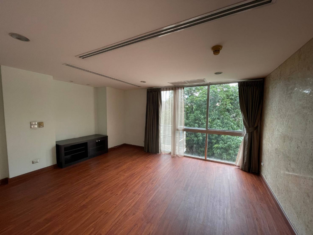 The Lofts Sathorn Sathorn soi 1 320sqm. 3bed 3bath 36,000,000 Am: 0656199198