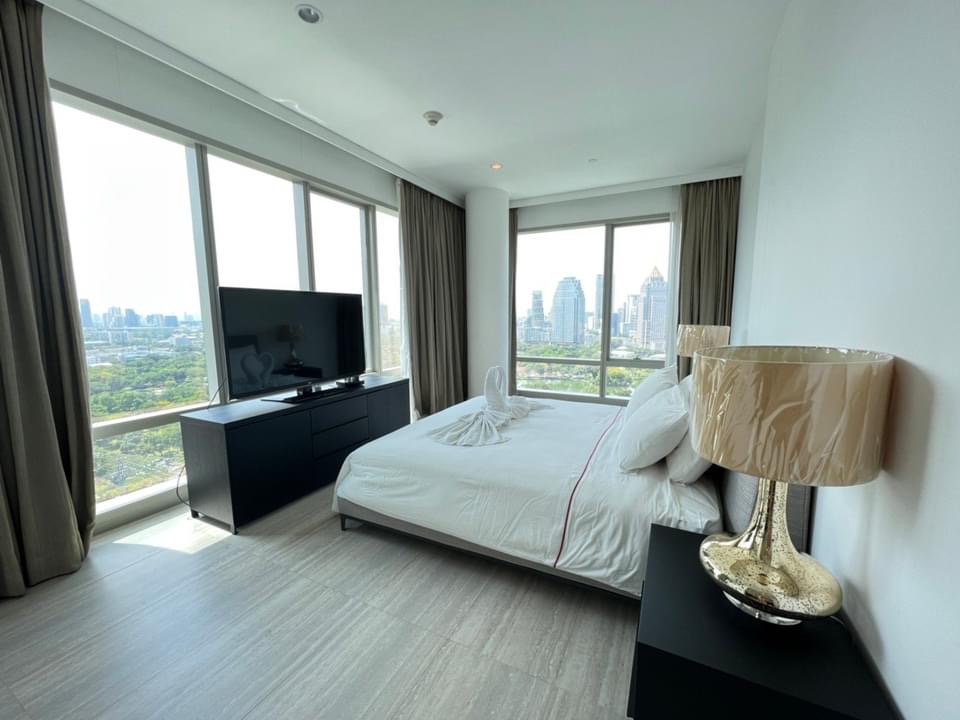 185 Rajadamri 3bed 4bath 198sqm. 250,000/mth Am: 0656199198