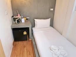 Shophouse Sukhumvit 28 near BTS Prompong 16sqwah 300sqm. 23,590,000 Am: 0656199198