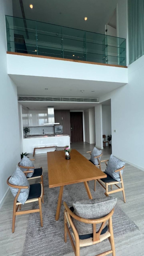 185 Rajadamri 2bed 2bath 160sqm. 200,000/mth Am: 0656199198