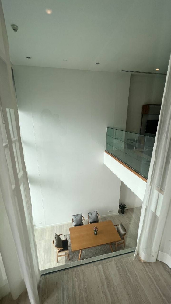 185 Rajadamri 2bed 2bath 160sqm. 200,000/mth Am: 0656199198