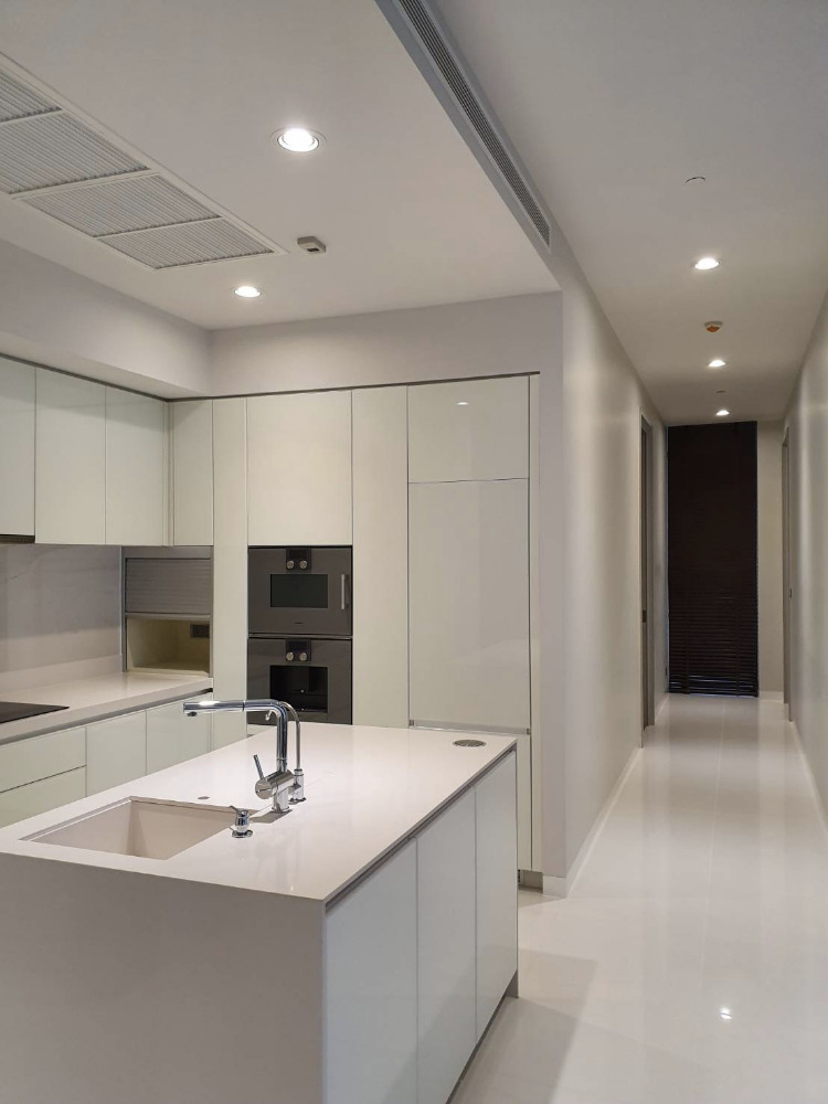 VITTORIO Sukhumvit 39 2bed 2bath 127.40sqm. 130,000/mth Am: 0656199198