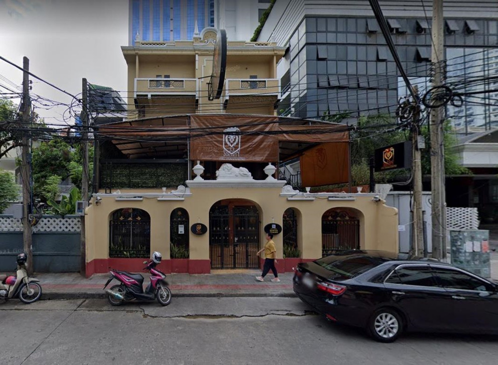 Shophouse Sukhumvit 33 97.5sqwah 690sqm. 4 storey 550,000/mth Am: 0656199918