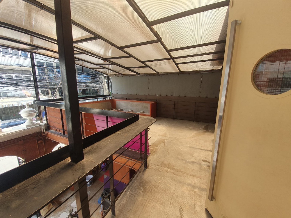 Shophouse Sukhumvit 33 97.5sqwah 690sqm. 4 storey 550,000/mth Am: 0656199918