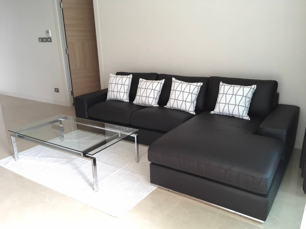 Sindhorn Residence 2bed 2bath 111sqm. 120,000/mth Stunning Embassy view ! Am: 0656199198