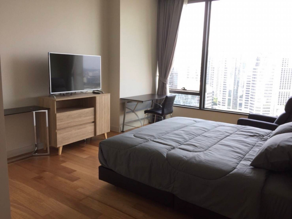 Sindhorn Residence 2bed 2bath 111sqm. 120,000/mth Stunning Embassy view ! Am: 0656199198