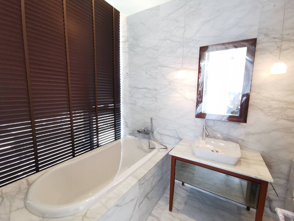 Khun by Yoo: 2bed 2bath 82.21sqm. 25,900,000 Am: 0656199198