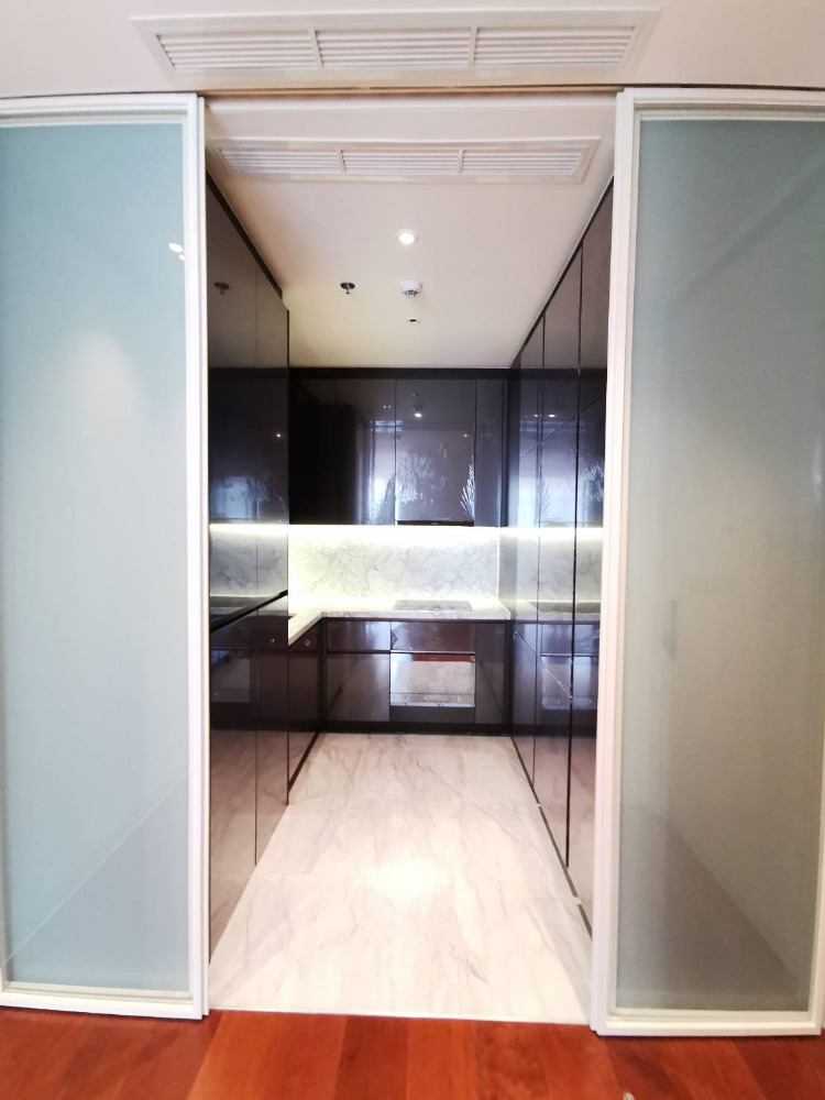 Khun by Yoo: 2bed 2bath 82.21sqm. 25,900,000 Am: 0656199198