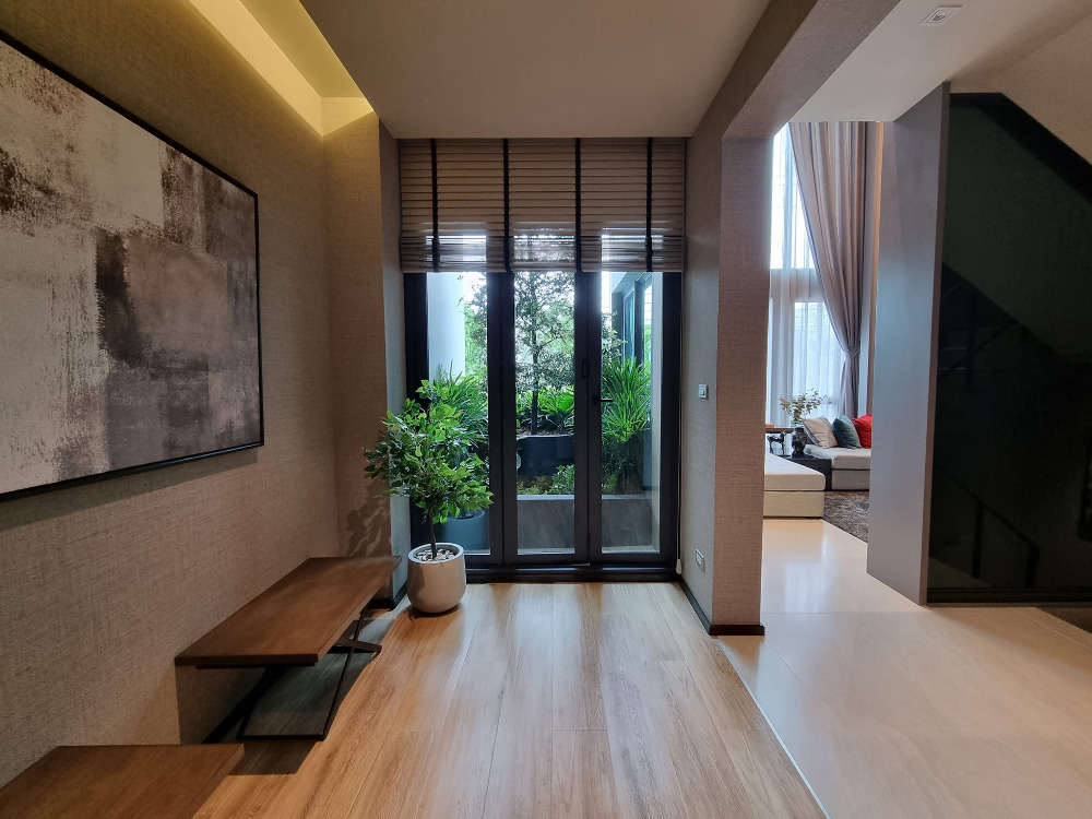 Classe Sukhumvit 77: 40 sqwah 259 sqm. 3bed 4bath show house Fully Furnished 27,900,000 Am: 0656199198