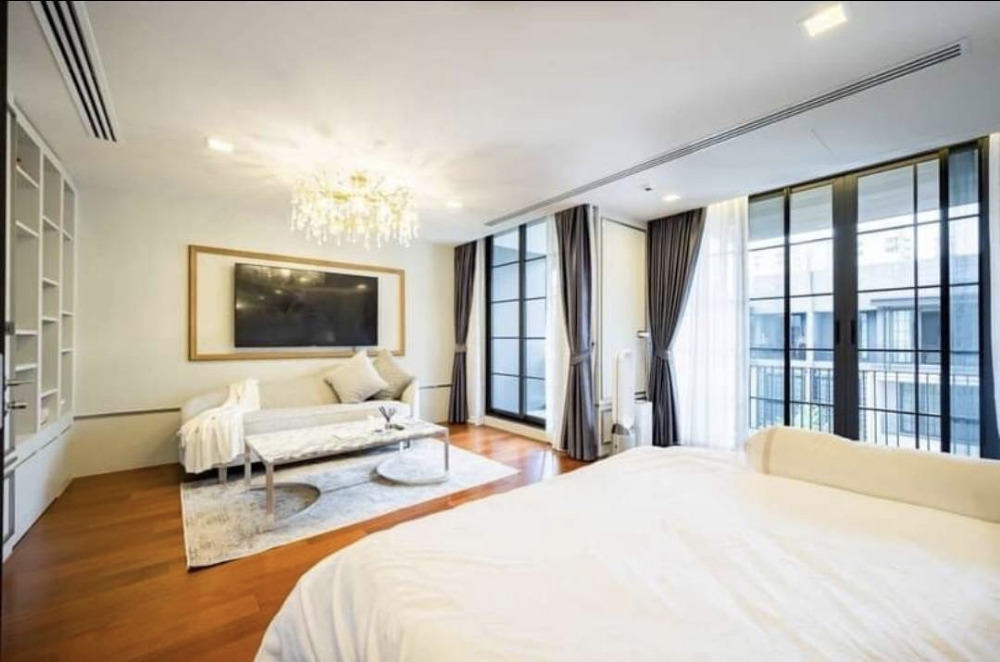 Quarter 31: 4bed 5bath 425sqm. 280,000/mth Am: 0656199198