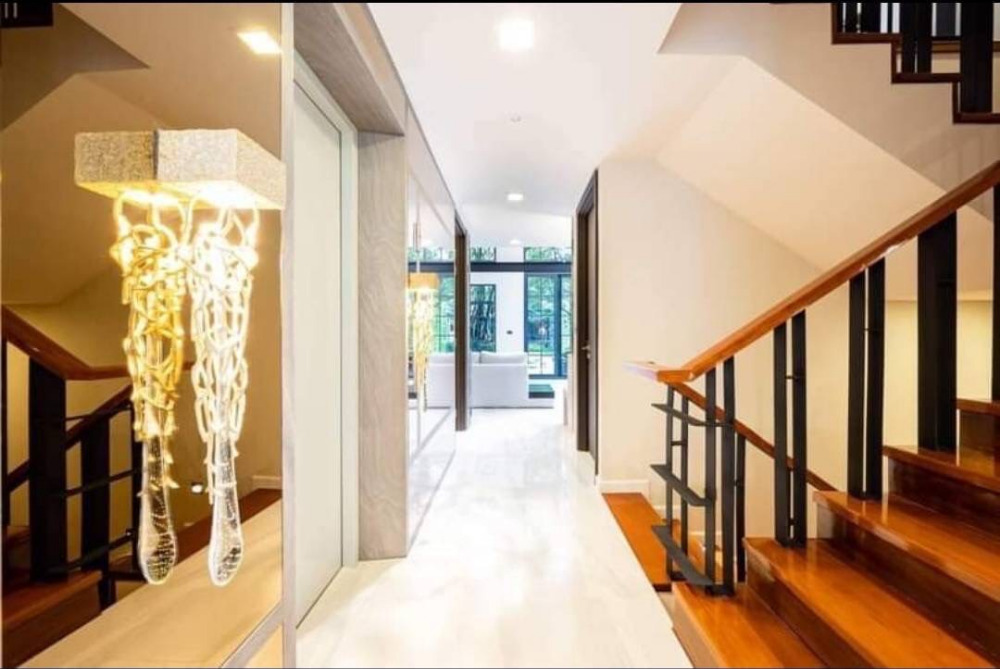 Quarter Sukhumvit 31: 4 bed 5 bath 79,000,000 Am: 0656199198