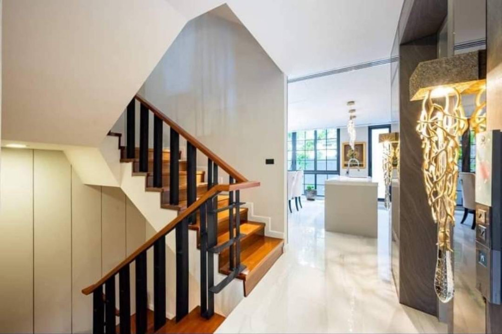 Quarter Sukhumvit 31: 4 bed 5 bath 79,000,000 Am: 0656199198